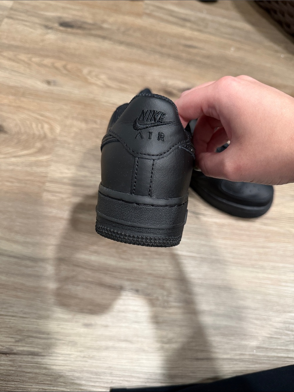 Nike Kids Black Low-Top Swoosh Sneakers - Picture 5 of 8